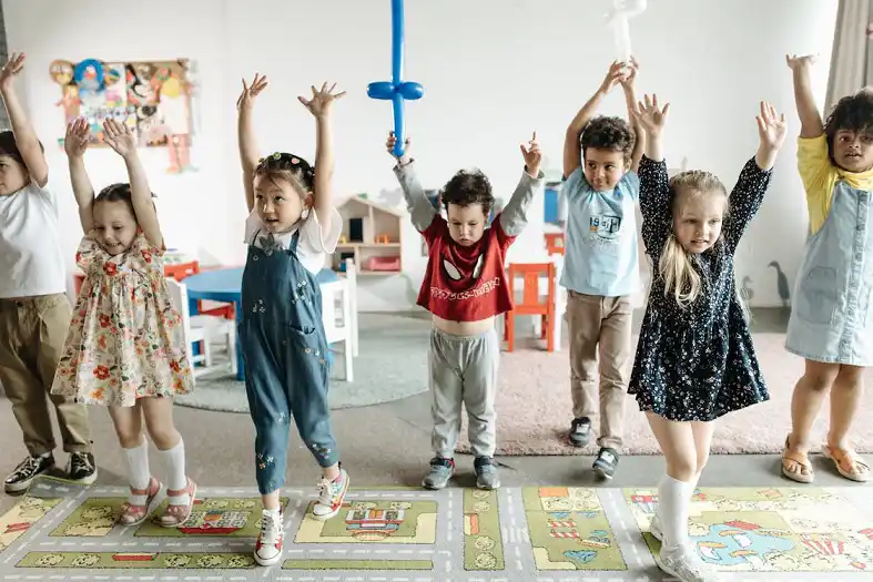 Comprendre l'éducation et la pédagogie démocratique destinée aux enfants